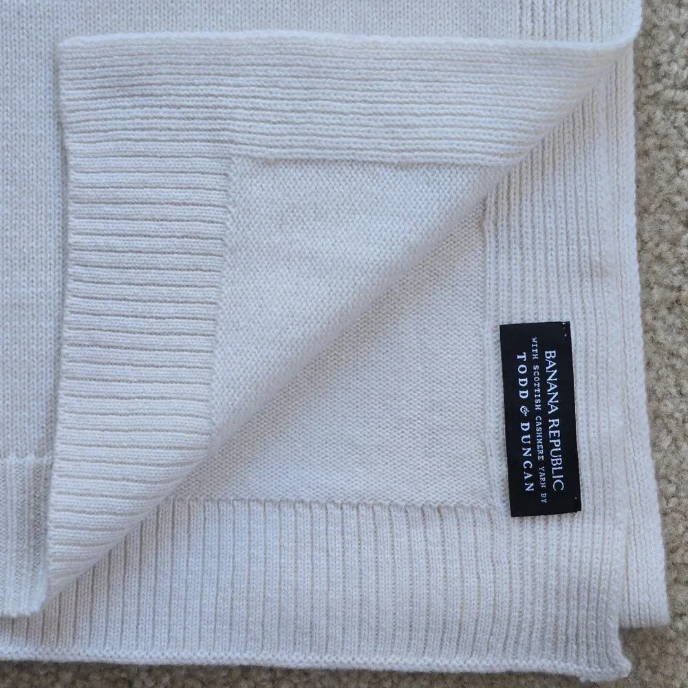 Banana Republic Todd & Duncan Cashmere Scarf Cream Oatmeal